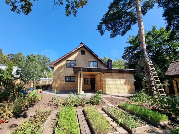 Коттедж 261,8 м² на участке 6,9 сот.