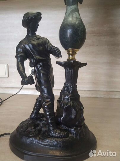 Лампа настольная