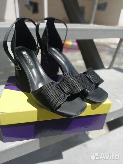 Зимний комбинезон 98, босоножки 38 размер