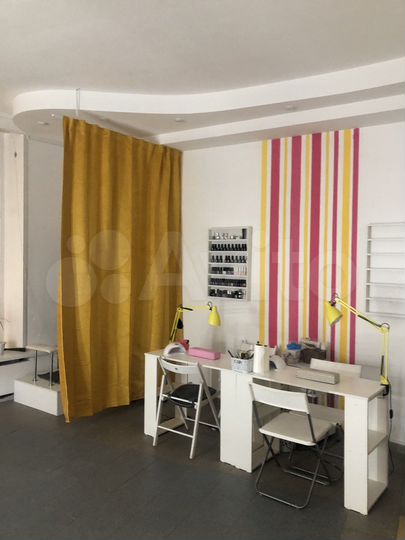 Аренда рабочего места мастера маникюра/парикмахера