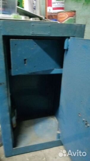 Сейф металлический