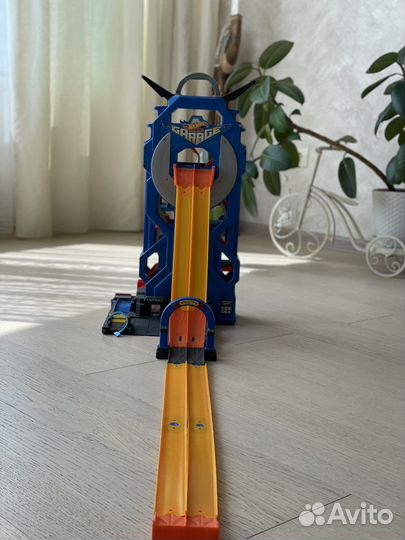 Hotwheels mega Garage