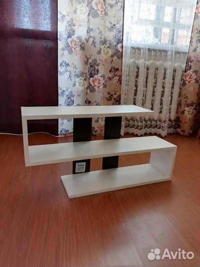 Полка настенная навесная. новая