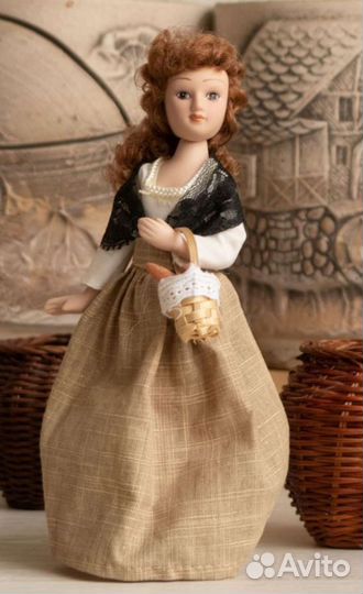Кукла фарфоровая коллекционная
