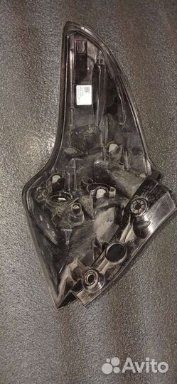 Фонарь задний правый тойота раф 4