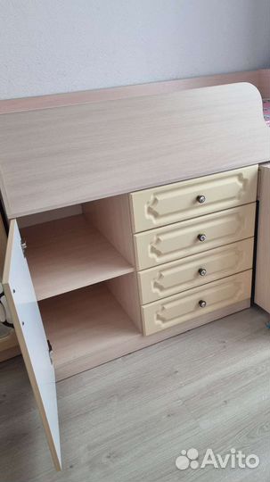 Детская кровать чердак со столом и шкафом