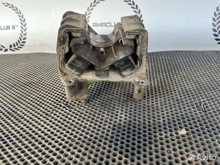 Подушка двигателя с кронштейном opel vectra b