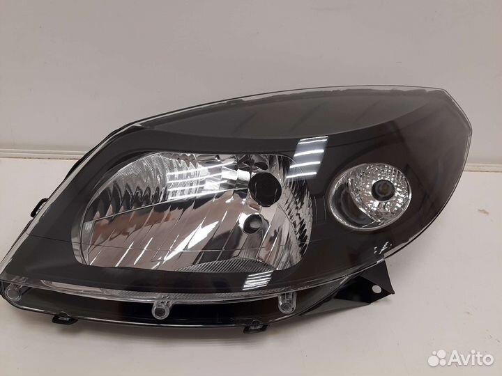 Фара левая Renault sandero