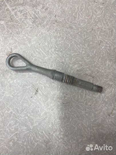 Буксировочный крюк audi a8 d3