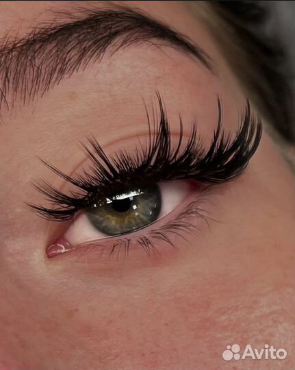 Модель на наращивание ресниц