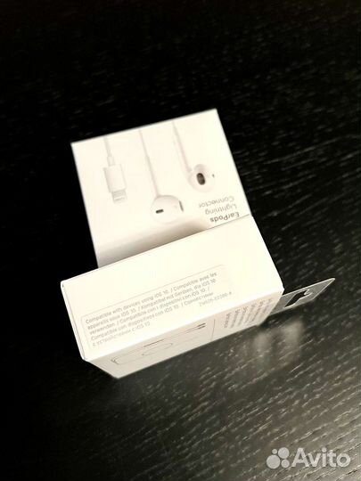 Проводные наушники Apple EarPods with Lightning