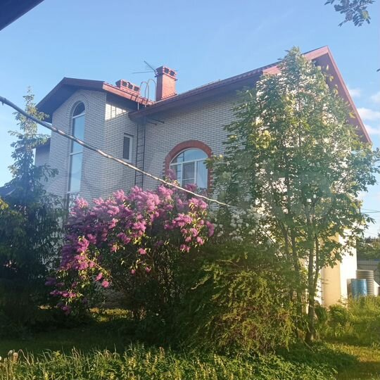 Дом 295,6 м² на участке 12 сот.