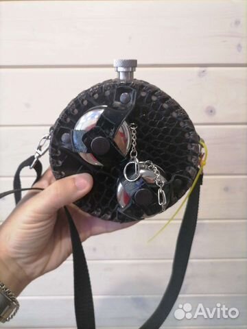 Фляжка походная на 0.5 л. с двумя стаканчиками