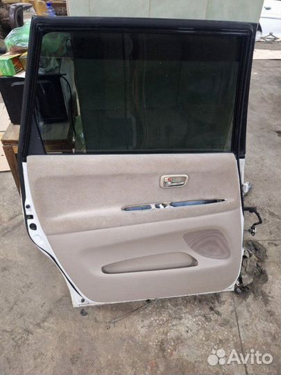 Дверь боковая задняя левая Toyota Gaia ACM10G