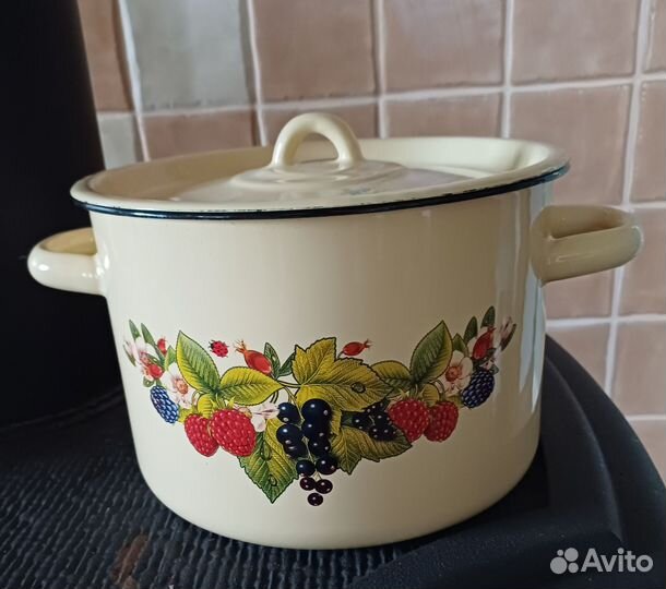 Чайники, кастрюли эмалированные