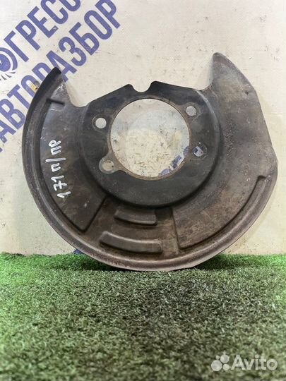 Кожух тормозного диска передний правый Nissan