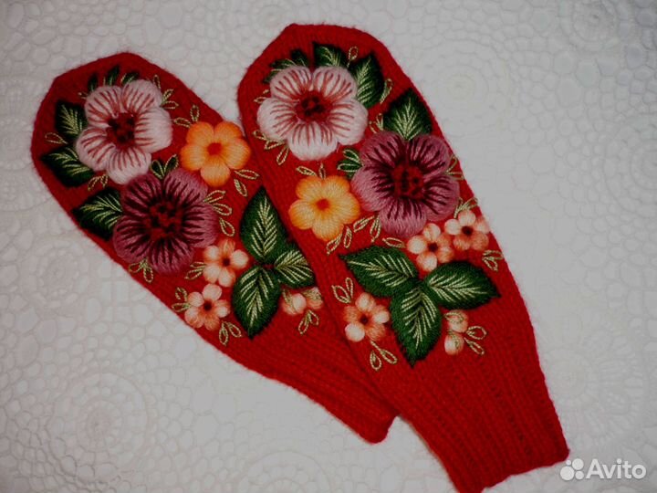 Варежки с ручной вышивкой