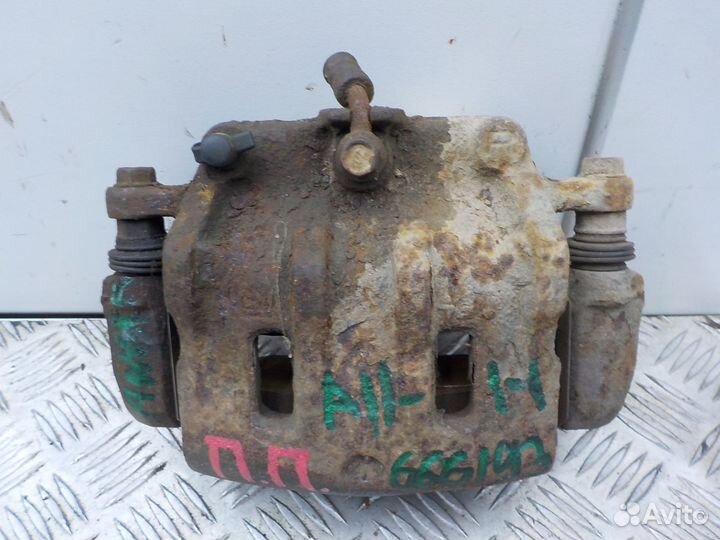 Суппорт тормозной передний правый Opel Antara 2007