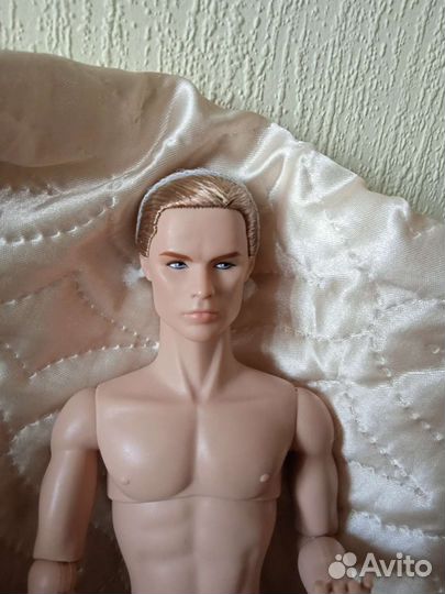 Milo Montez Beach Date