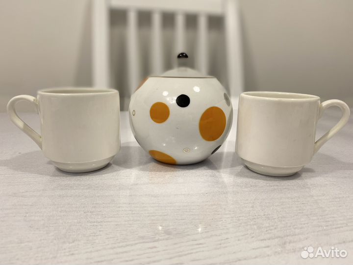 Сахарница и чашки