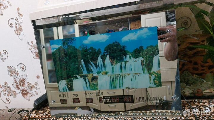 Часы электронные-календарь