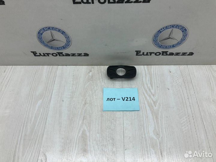 Кронштейн личинки крышки багажника Mercedes W207