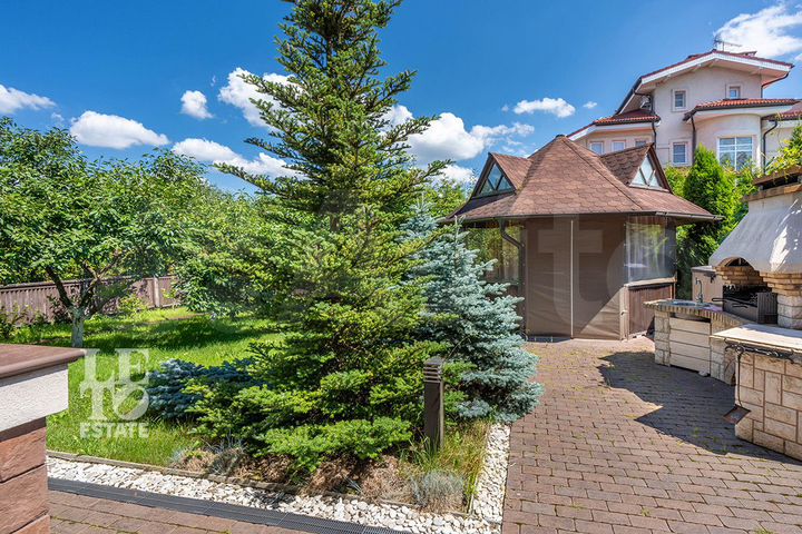 Таунхаус 415,1 м² на участке 4,4 сот.