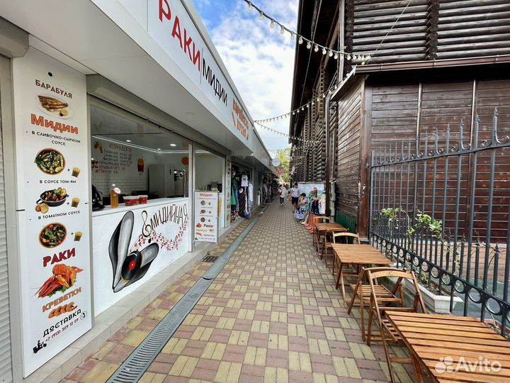 Две точки общепита (стритфуд)