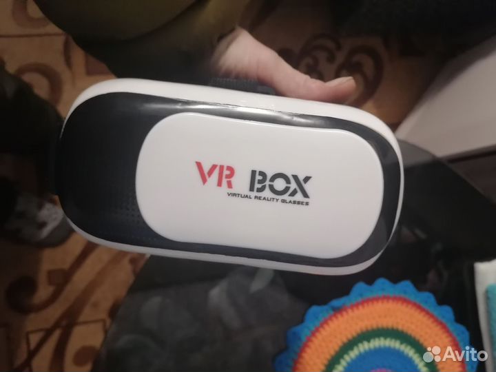 Очки виртуальной реальности с джойстиком