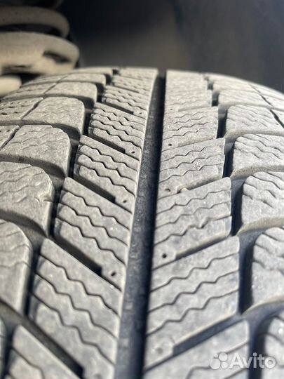 Michelin X-Ice XI3 215/60 R17 96T