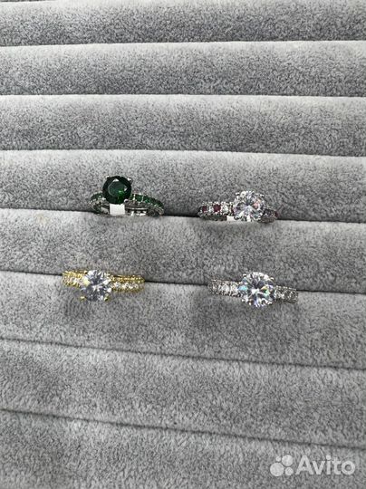 Кольцо с цирконами