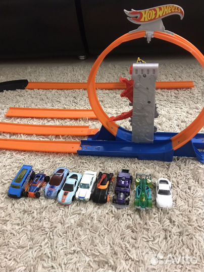 Гоночный трек hot wheels.мёртвая петля