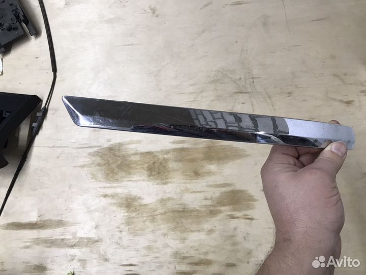 Правый молдинг заднего бампера Passat B7