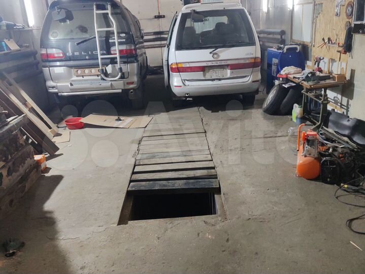 Машиноместо, > 30 м²