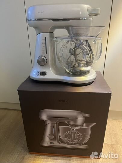 Планетарный миксер Bork B811
