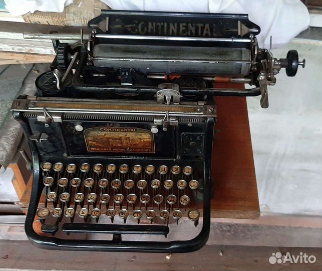 Старинная печатная машинка continental