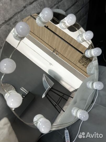 Зеркало с лампочками