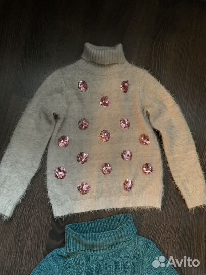 Пакетом теплые вещи на девочку