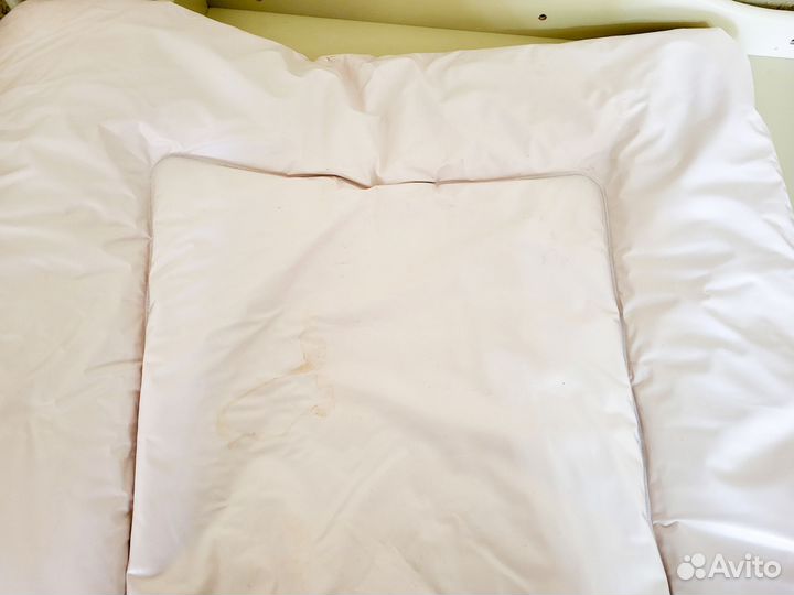 Детская кроватка с маятником и комодом