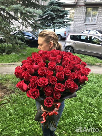 Розы 65 шт в чёрном крафте 80 см