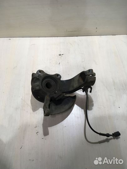 Кулак передний правый фольксваген sharan