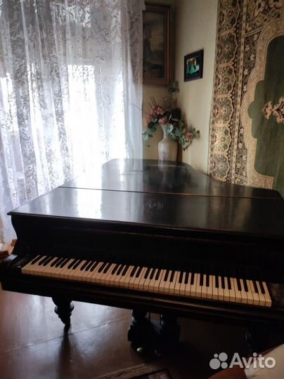Рояль кабинетный