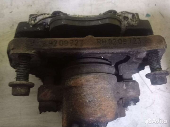 Суппорт тормозной передний Volvo xc70