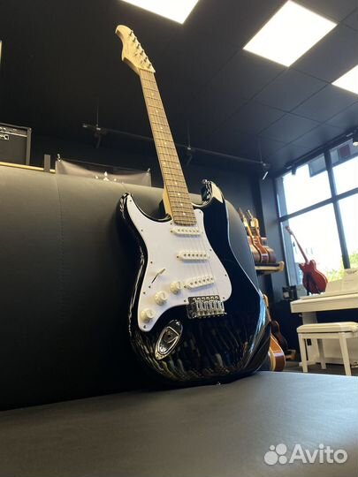 Леворукая электрогитара Caraya E200 Bk (Новая)