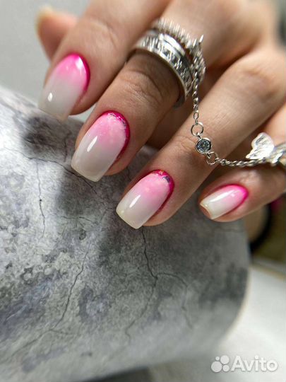 Модель на маникюр