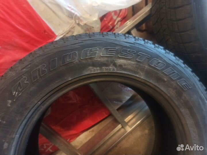 Bridgestone Blizzak DM-V1 215/75 R17 101