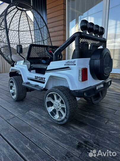 Детский автомобиль на аккумуляторе