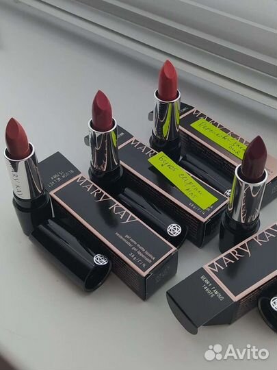 Помада и блеск для губ