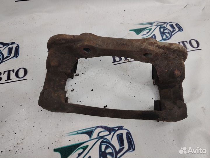 Скоба суппорта переднего Peugeot 308 I (2007—2011)