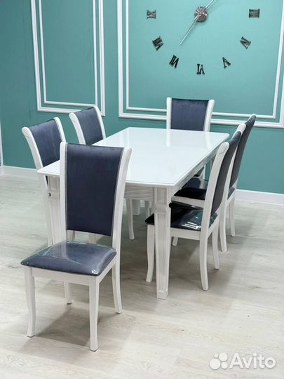 Стол и стулья